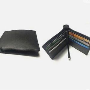 Men’s Nomad Black Wallet with built in battery